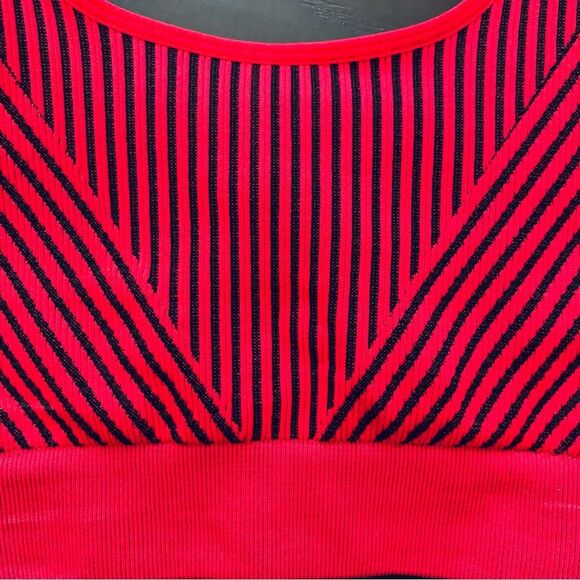 RARE Fabletics Persimmon/Black Ribbed Seamless Low Impact Sports Bra | Size: XS - Picture 5 of 8